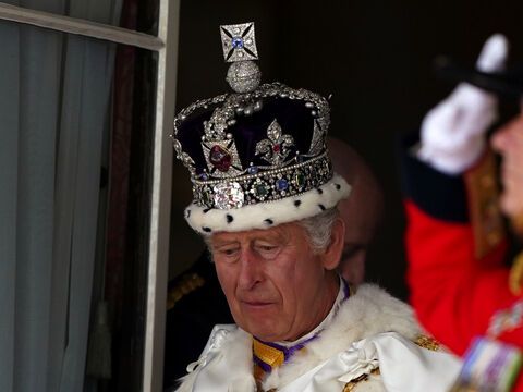 König Charles III. im Buckingham Palast. 