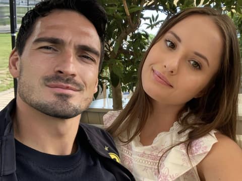 Mats Hummels und Davina Geiss machen ein Selfie