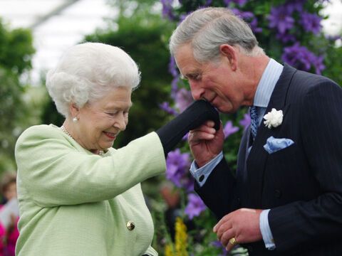 Queen Elizabeth II. und König Charles III. 