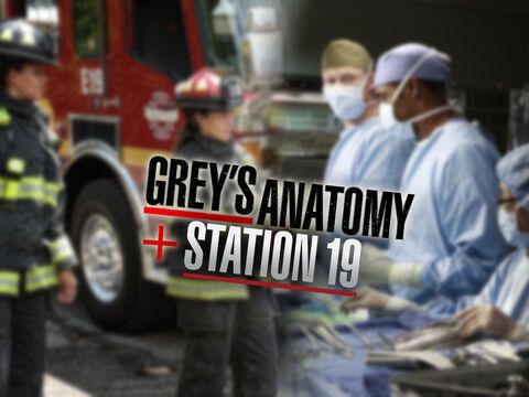 "Grey's Anatomy"-Logo und "Station 19"-Logo nebeneinander, im Hintergrund sind Ausschnitte aus den Serien zu sehen