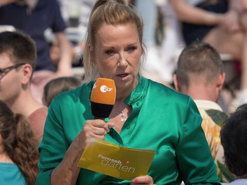 "ZDF-Fernsehgarten"-Moderatorin Andrea Kiesel sieht ernst aus