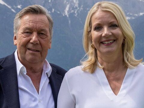 Roland Kaiser und Ehefrau Silvia Keiler strahlen in die Kamera