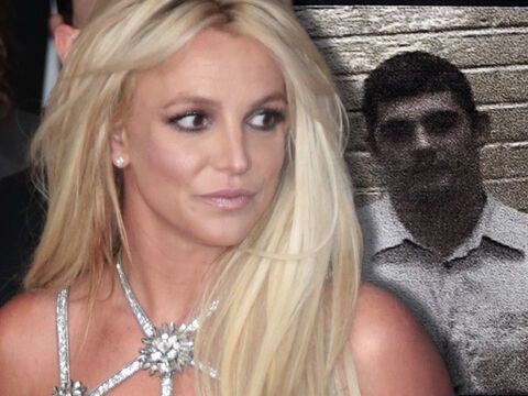Britney Spears sieht erschrocken zur Seite, im Hintergrund das Polizeifoto von Jason Alexander