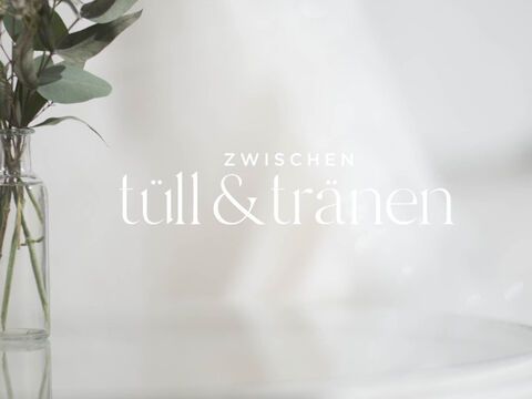 "Zwischen Tüll & Tränen" Logo