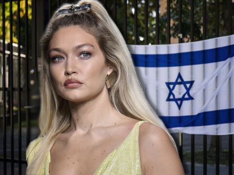 Gigi Hadid sieht ernst aus, im Hintergrund hängt eine Israel-Flagge