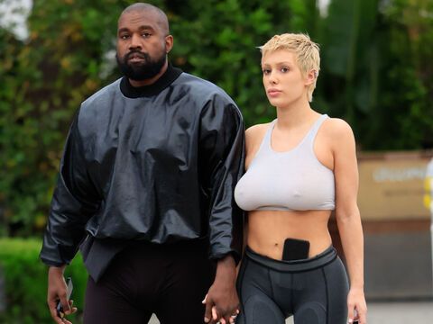 Kanye West und Bianca Censori halten Händchen