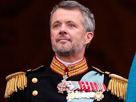 König Frederik von Dänemark weint bei seinem ersten Auftritt als König