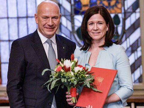 Die Politiker Kai Wegner und Katharina Günther-Wünsch lachen