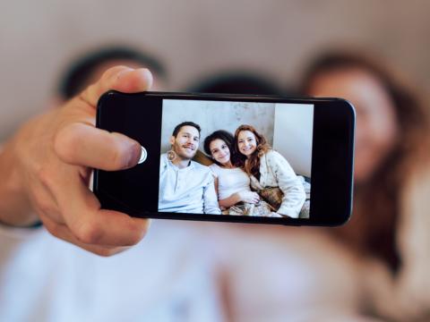 Familie macht Selfie