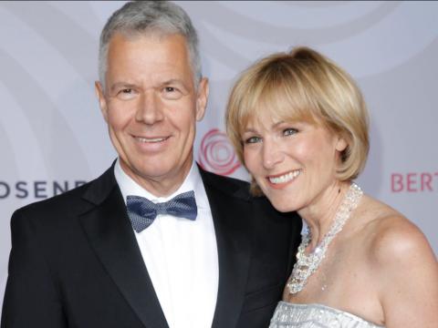 Peter Kloeppel und seine Ehefrau Carol 2019 auf dem Red Carpet