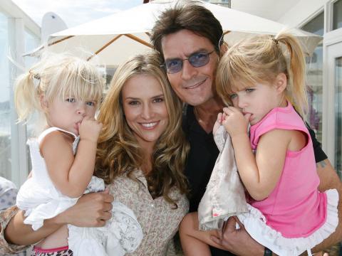 Charlie Sheen mit Exfrau Brooke Mueller und Töchter Lola und Sam Sheen