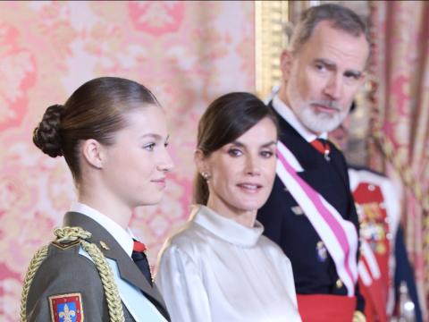 Prinzessin Leonor mit ihren Eltern Königin Letizia und König Felipe von Spanien. 