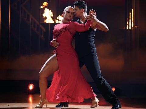 Sophia Thiel und Alexandru Ionel tanzen einen Tango bei "Let's Dance".