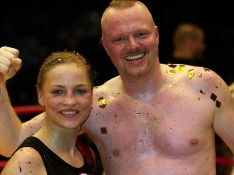 Regina Halmich und Stefan Raab nach ihrem Boxkampf 2007