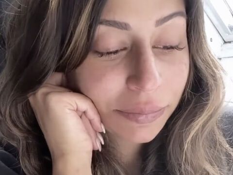 Eva Benetatou weint