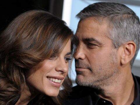 Gestern stellte Hollywood-Star George Clooney seinen neuen Film "Up in the Air" in Los Angeles vor. Und brachte gleich seine Freundin Elisabetta Canalis mit - und seine Mutter