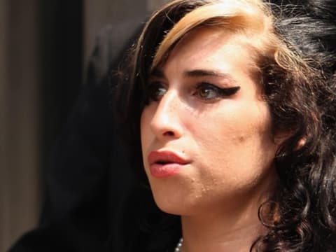 Amy Winehouse stand in London mal wieder vor Gericht. Am vergangenen Donnerstag und Freitag musste die Sängerin vor einem Richter aussagen...