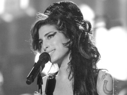 Amy Winehouse bei einem Auftritt