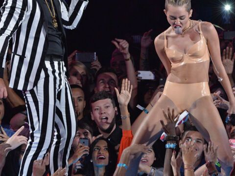 Schlimmer geht's nimmer: Miley Cyrus bei den VMAs am 25. August mit Robin Thicke