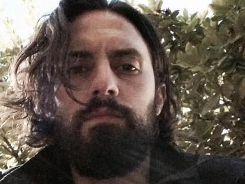 Milo Ventimiglia trägt heute einen Vollbart - Bad Boy-Style!