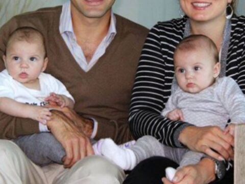 Roger Federer und Mirka Federer-Vavrinec mit ihren Zwillingstöchtern