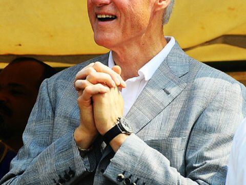 Bill Clinton versucht durch Buddhismus gegen seinen Hautkrebs vorzugehen