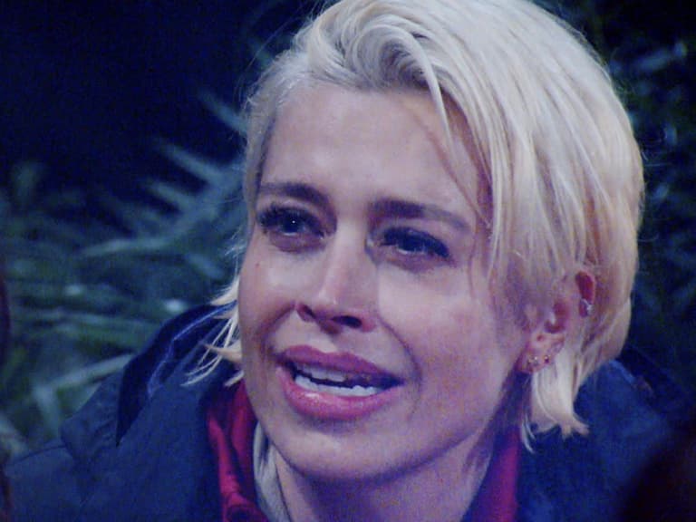 Verena Kehrt weint im Dschungelcamp.