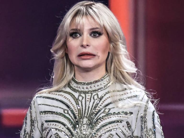 Marie Reim guckt erschrocken