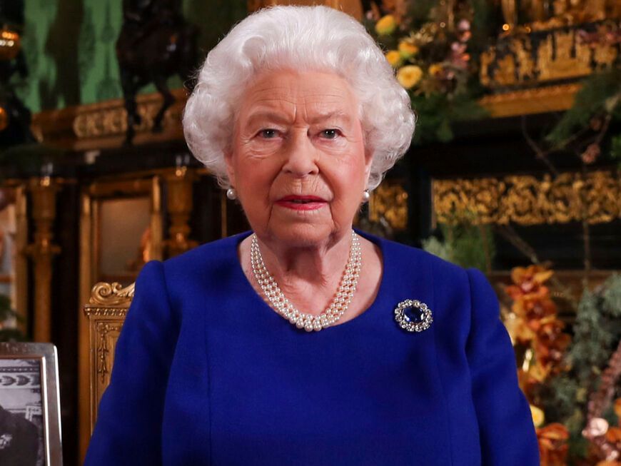 Queen Elizabeth schaut ernst