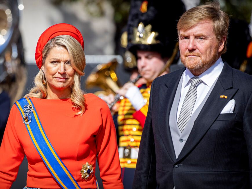 Königin Máxima und König Willem-Alexander schauen ernst