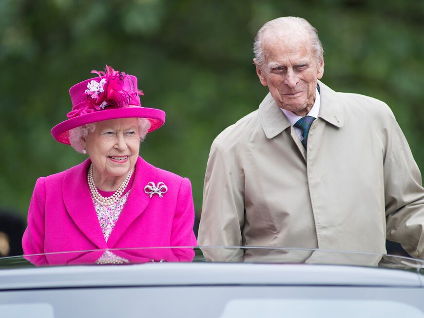 Queen Elizabeth II. fröhlich mit Prinz Philip