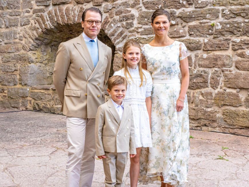 Familienbild von Prinzessin Victoria, Prinz Daniel und ihren Kindern Estelle und Oscar.