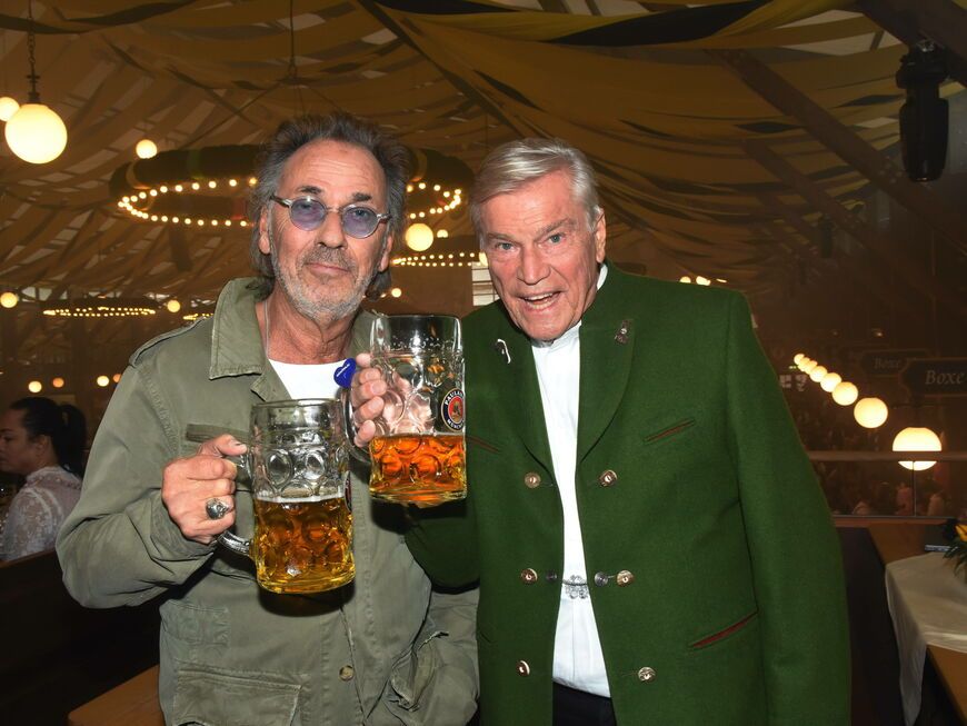 Stars auf dem Münchner Oktoberfest 2022: Hugo Egon Balder & Jochen Busse
