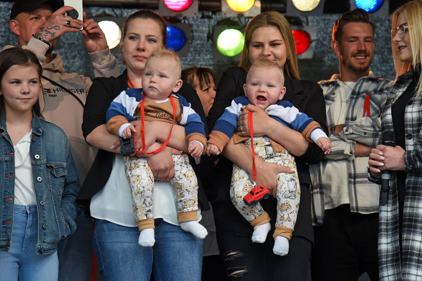 sarafina-und-sylvana-wollny-mit-emory-und-casey-auf-dem-arm-getty.jpg?h=b9e0f5e5