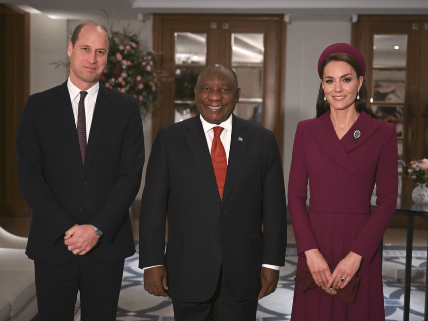 Prinz William, Cyril Ramaphosa und Prinzessin Kate stehen nebeneinander