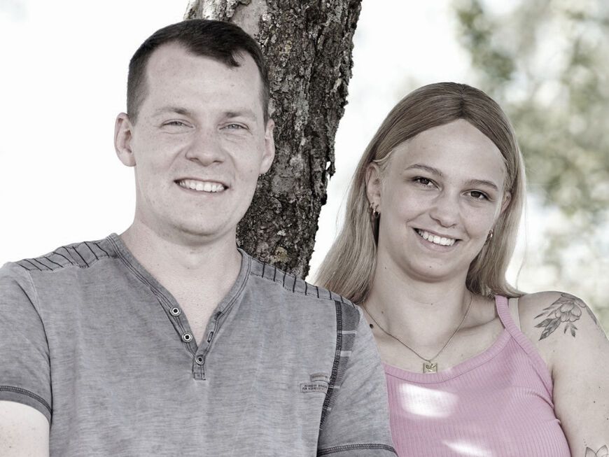 Das "Bauer sucht Frau"-Paar Anna und Max lächeln