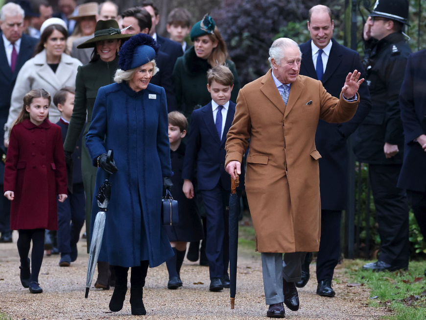 Die britischen Royals um König Charles, Camilla, William und Kate samt Kindern gehen in Sandringham an Weihnachten zur Kirche