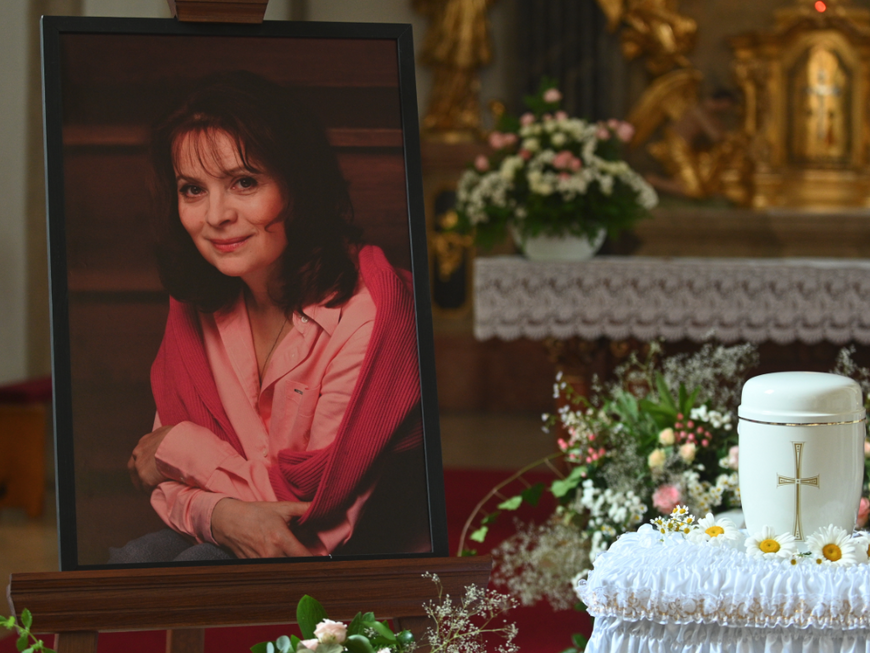 "Aschenbrödel" Libuse Safrankova - Foto bei ihrer Beerdigung 2021