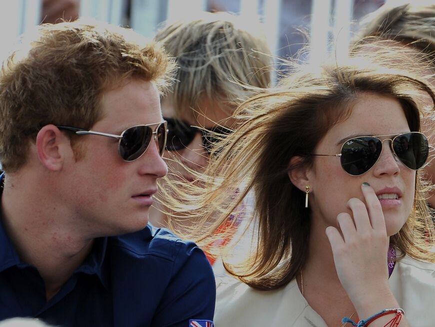 Prinz Harry und Prinzessin Eugenie schauen gemeinsam die olympischen Spiele in London 2012.