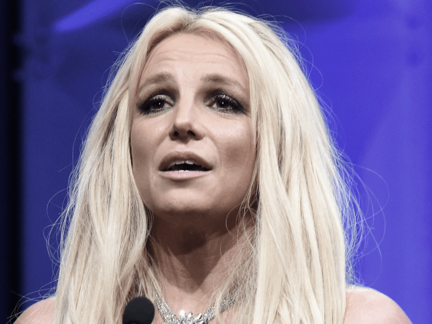 Britney Spears mit offenem Mund