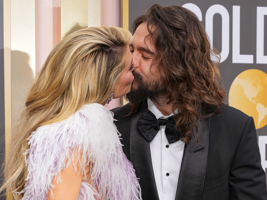 Heidi Klum und Tom Kaulitz küssen sich bei den Golden Globes 2023
