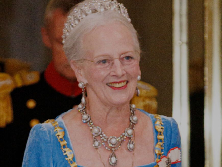 Königin Margrethe lächelt.