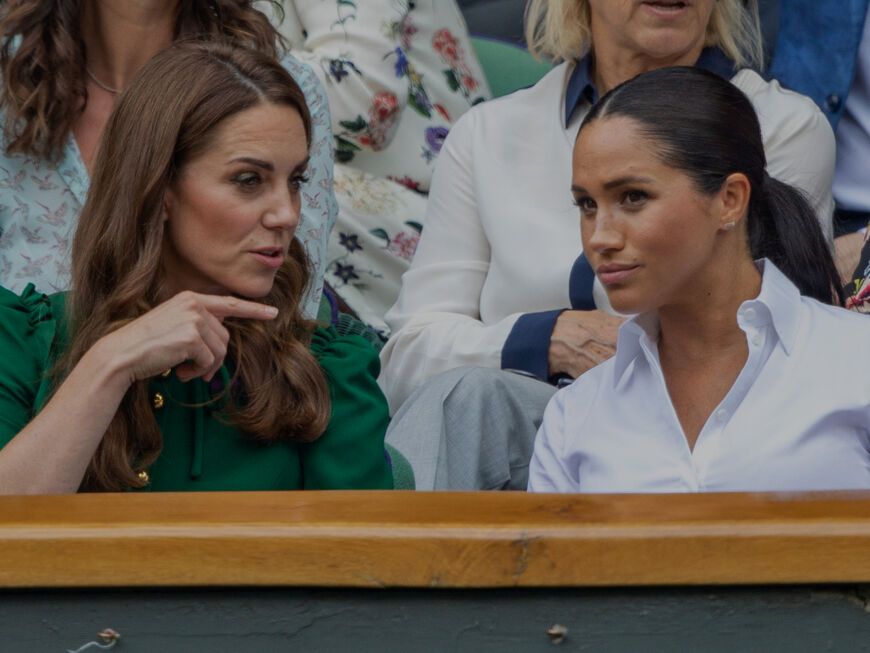 Prinzessin Kate und Herzogin Meghan bei einem Tennisspiel in London.