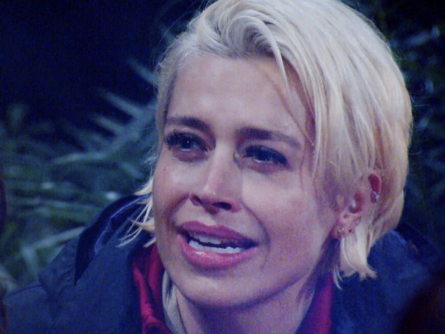 Verena Kehrt weint im Dschungelcamp.