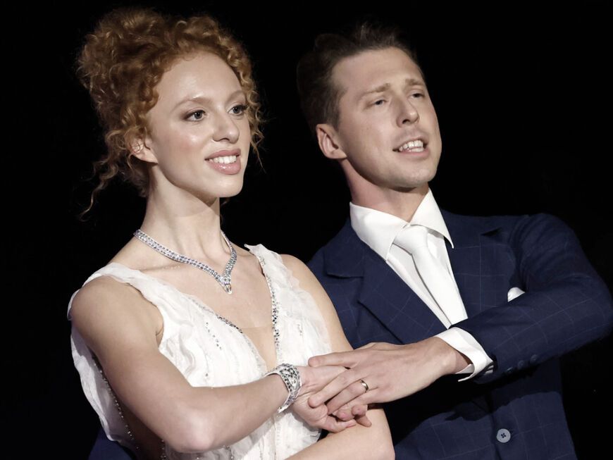Anna Ermakova und Valentin Lusin halten Händchen bei "Let's Dance"