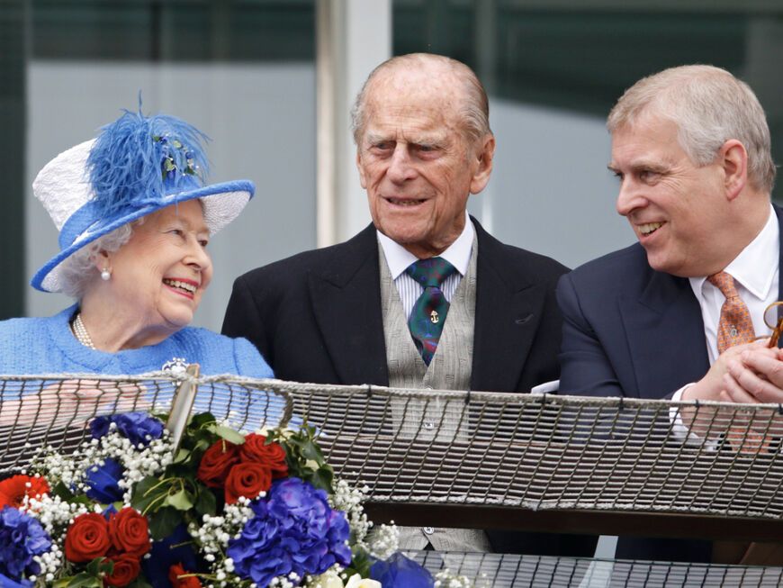 Queen Elizabeth II., ihr Mann Prinz Philip und Sohn Prinz Andrew.