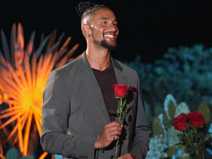 Bachelor David Jackson in Folge 5 mit einer Rose