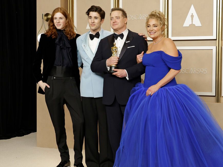 Leland Fraser, Holden Fraser, Brendan Fraser und Jeanne Moore bei den Oscars 2023.
