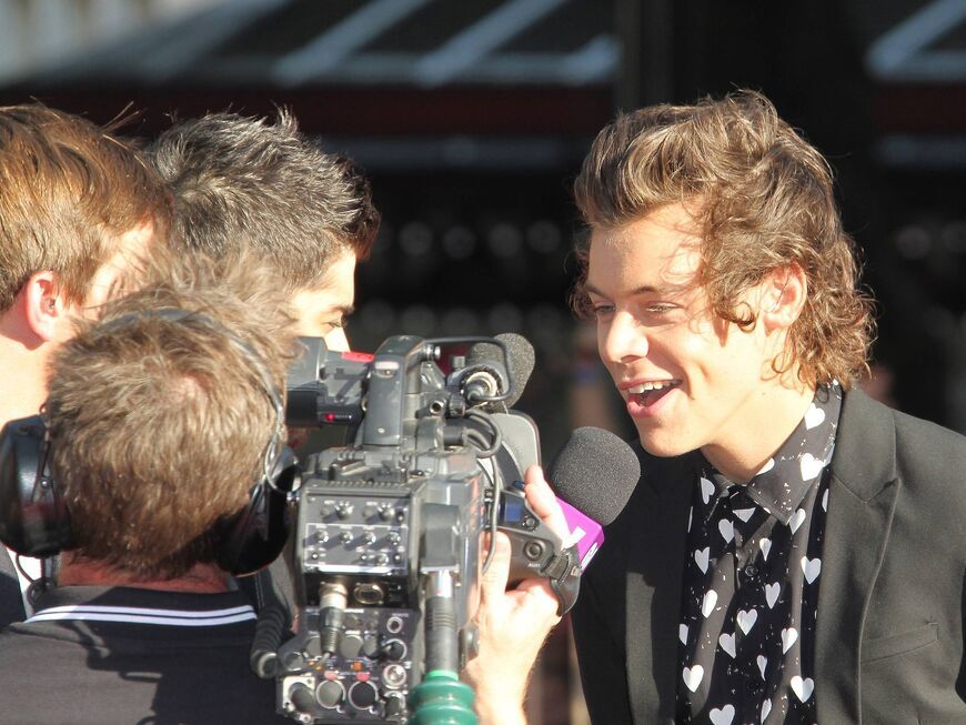 Harry Styles grinst This Is Us Premiere