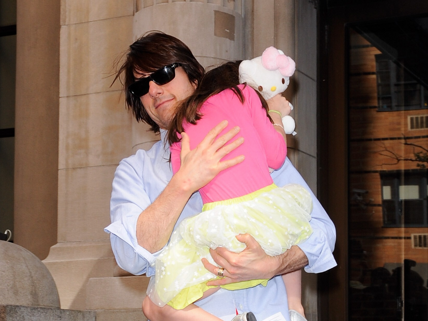 Tom Cruise mit Tochter Suri auf dem Arm